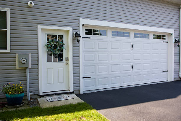 24/7 Emergency Garage Door Panel Replacement experts in Hayfield, VA